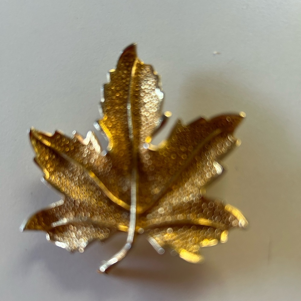 Gold maple leaf vintage Brooch